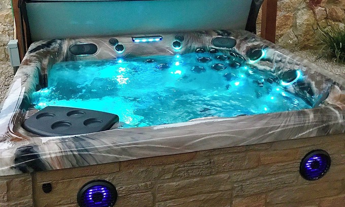 Biggs Field House | SUPERHOST-Huge Charming Farmhouse Style Home>Jacuzzi>Playground>Arcade>Billards