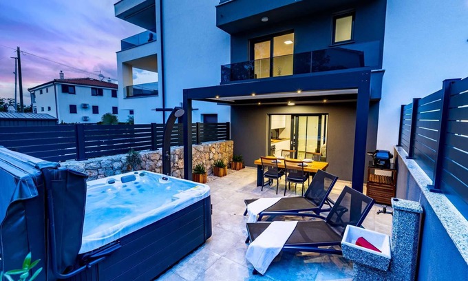 Vantacici Apartment | Superior Apartment I. with Jacuzzi