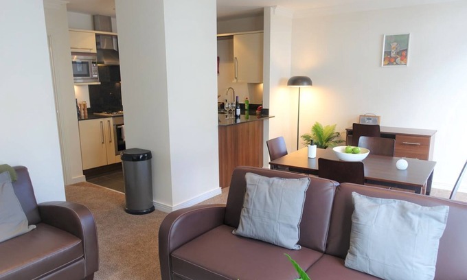 St. Mark's Apartment | Surbiton 2 beds with balcony