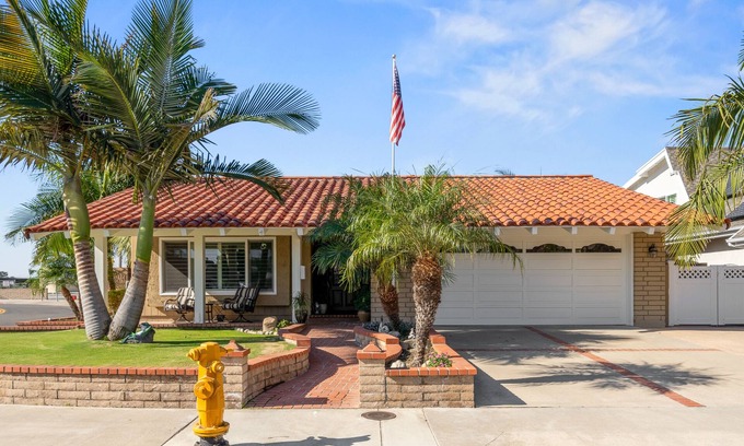 Huntington Beach House | Surf City Rambler convenient to Everything.
