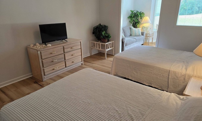 Sea Trail Condo | Surf & Turf 😎🏖️🏌️⛳ — 1st Floor Sunset Beach Studio Condo on the 17th Green