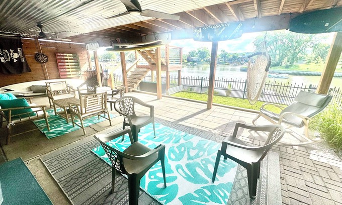 Waterloo House | Surfer Themed Lake House in Lake House in Waterloo NE