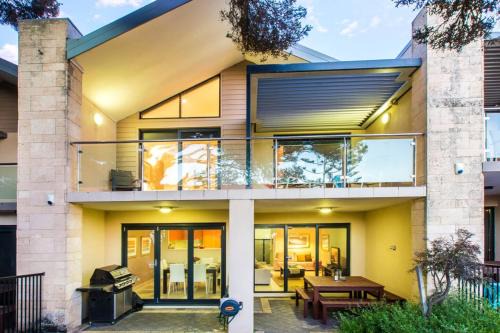 Yallingup House | Surfside 9 - In the Idyllic Yallingup Beach Scene