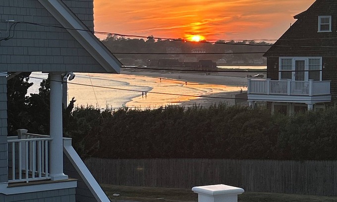 Easton's Point House | Surfside! Fantastic Beach House, Near Restaurants, Cliff Walk, Close to Downtown
