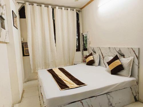 Jangpura House | SURYA INN - 05 Minutes Walk Nizamuddin Railway Station