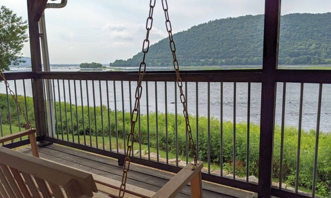 Dauphin House | Susquehanna River Front luxury home