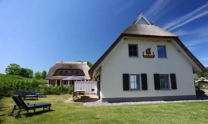 Lohme House | SVANTEVIT | Thatched semi-detached house - Holiday homes under thatch in Lohme
