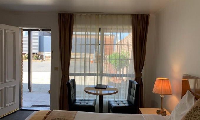 Yass Hotel | Swaggers Motor Inn