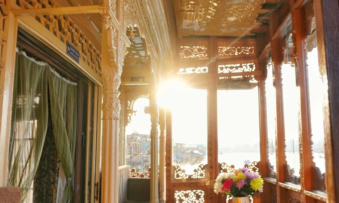 Dal Lake Hotel | Swan Group Of Houseboats