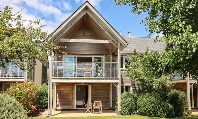 Eleighwater Cottage | SWANDOWN, 18 NETHERHAYE, pet friendly in Cricket St. Thomas