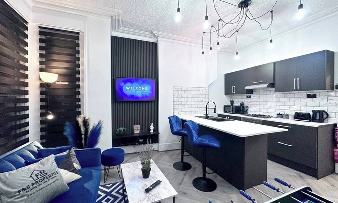 Southend-on-Sea Apartment | Swanky Seaside Sanctuary w/foozeball - Southend