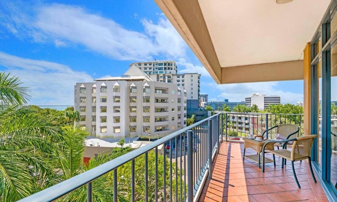 Darwin City Centre Apartment | Sweeping Harbourfront Views atop Tropical Resort