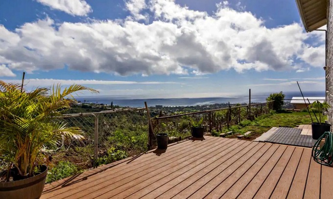 Kahala House | Sweeping Views, Spacious , 1200sf, Apartment