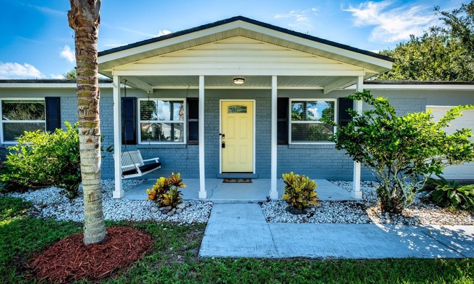 Palm Valley House | Sweet Home Ponte Verdra: TPC Golf+Park+Outdoor Fireplace+ Nearby Beach Access！