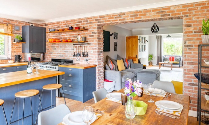 Norwich House | Swift Host | 3 Bed | Outskirts of Norwich | Parking | Garden