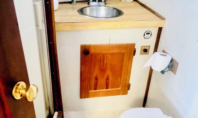 Whitney Beach Boat Rental | Swivel On Anchor