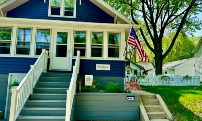 Clear Lake House | Swordfish Suite - Dog Retreat …Dog Friendly House- 2 blocks from Lake!