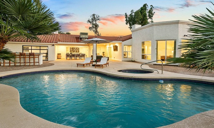 Village Estates House | SWSS Palms Away - 8-BR/18 beds Sport Ct/Poo/ProPutingGreen/HotTub & 15% OFF 7+ Night Stays