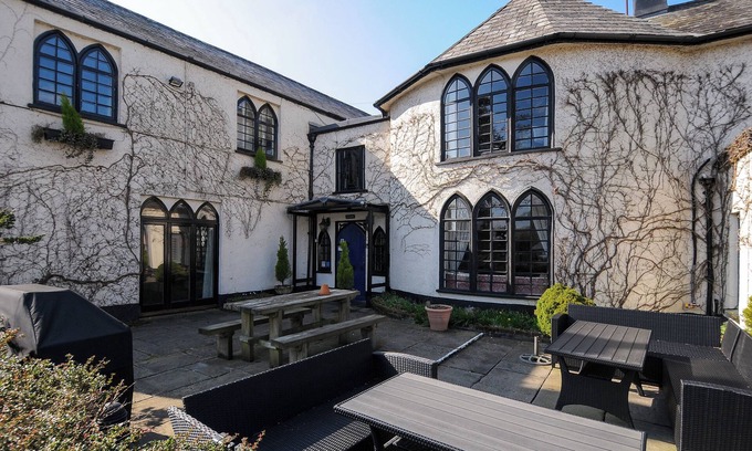 Lifton Cottage | SYCAMORE APARTMENT, pet friendly, character holiday cottage in Lifton