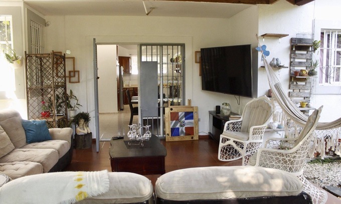 La Vega Province House | Tómate un respiro de paz y tranquilidad en este hermoso espacio amplio y sereno.