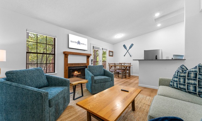 Kimberling City House | Table Rock Lake Access-Upgraded Bungalow w Washer & Dryer-Free Attraction Tickets-Mini Golf