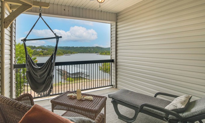 Kimberling City Condo | Table Rock Lake Retreat: Steps to Water & Pools!