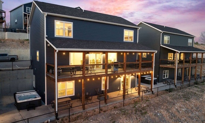 Table Rock House | Table Rock Lake view! 10 Minutes to SDC! Hot Tub!