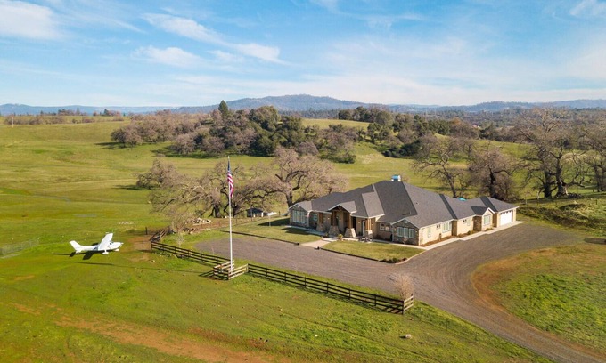 Pulga Cabin | Tabletop Mountain Oasis: 215 Acres with 360 views and a luxurious estate