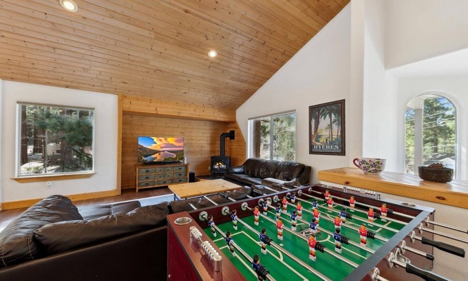 Montgomery Estates Cabin | Tahoe Cabin: Near Heavenly, Hot Tub, Pool+Foosball Tables, 10 Beds, Walk-to-Hiking, Recent Updates