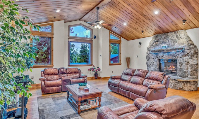 Tahoe Island House | Tahoe Island Retreat | Hot Tub & Game Room