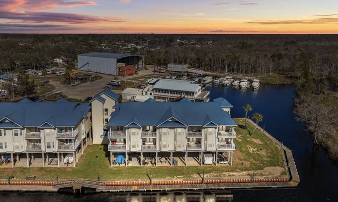 Suwannee Condo | Tailin’ Reds Suwannee Gulf Condo. Private Boat Slip. Building 1 Unit 102