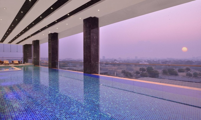 Thaltej Hotel | Taj Skyline Ahmedabad