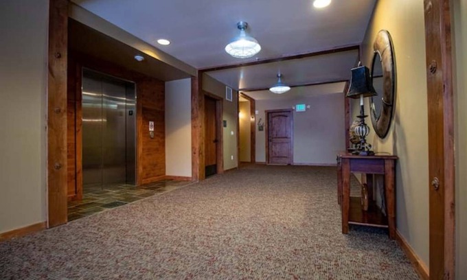 Kellogg Apartment | Tall ceiling, high-end furnishings, great view