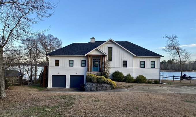 Lincoln House | Talladega Race Week House on Lake Logan Martin
