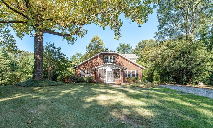 Wiley House | Tallulah's Tranquility: A Classic Craftsman at Tallulah Gorge