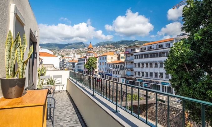 Se Apartment | Tanoeiros Residence by An Island Apart