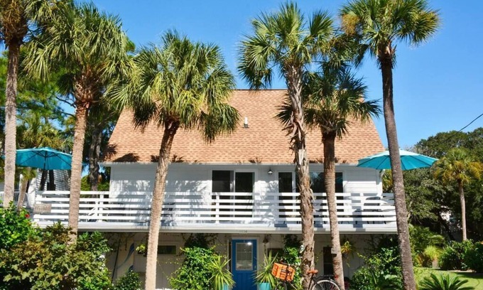 Folly Beach Apartment | Tarpon- Charming 1 BR, Steps to Beach