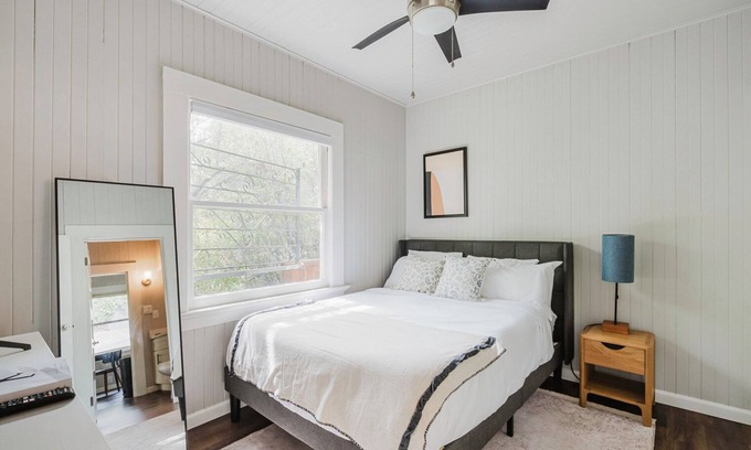 Los Gatos Apartment | Tasteful Los Gatos 1BR w/Parking & W/D, nr Shops, by Blueground