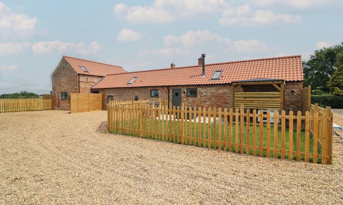 Metheringham Cottage | TAWNY BARN, pet friendly, luxury holiday cottage in Woodhall Spa