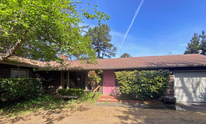 Fort Bragg House | Taylor's Grove -An Eclectic Garden Home