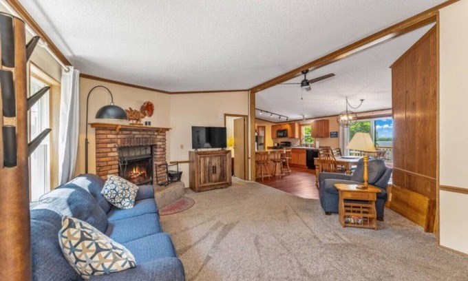 Phelps Cabin | TB-15 Thunder Bay Resort Cabin15