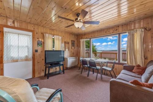 Phelps House | TB5 Thunder Bay Resort Cabin5