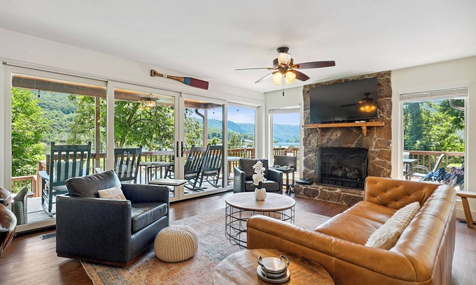 Whiteside House | Tennessee Riverfront Cottage, HOT TUB on 3 Acres