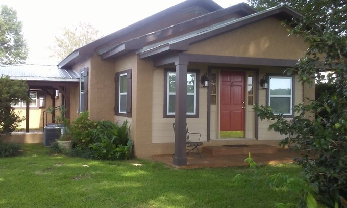 Fairhope House | Terra Firma, 3br, 2ba, smoke/vape-free, animal-free, adults only, sleeps 7