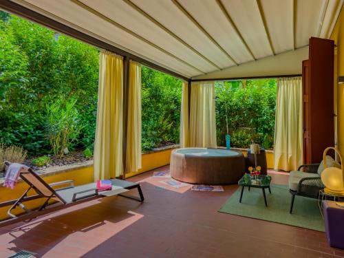 Santo Stefano Apartment | Terrazza Mazzini 53 - Jacuzzi & Parking