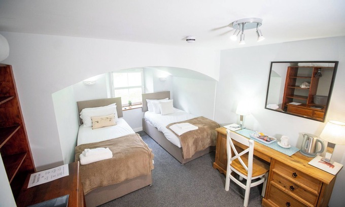 Hawick Hotel | Teviotside Travel Inn - Hawick - Room 6 - double/twin