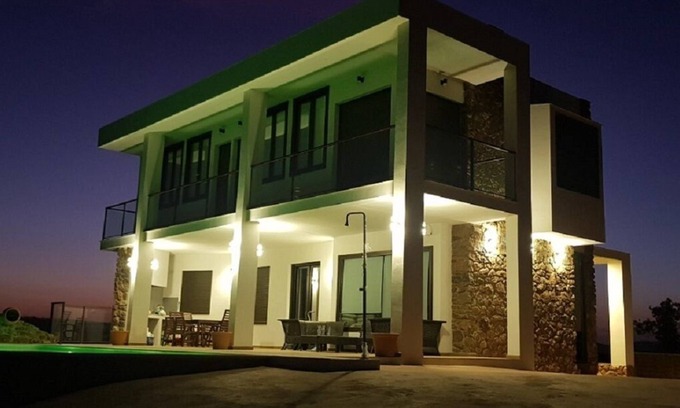 Guillena Villa | The House of the Lake 50 km from Seville