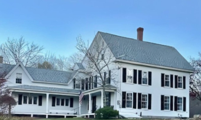 Henniker House | The 1799 Farmhouse at the base of Pat's Peak