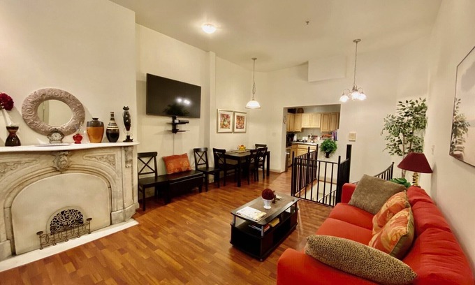 Downtown Baltimore Apartment | The 3 Bedroom Clifford House in Historic Mount Vernon
