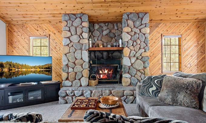 Upper Moonridge Cabin | The 717, 2BD/2BA Cozy Big Bear Cabin Close to Slopes Games & Forest Views